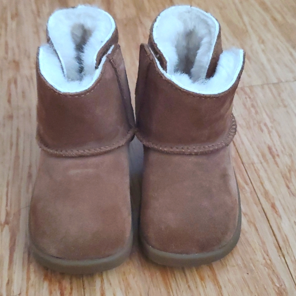 Toddler uggs size4/5